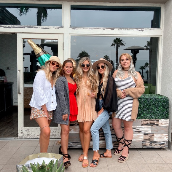 Meet your Posher, Bailey Jane - Picture 2 of 12